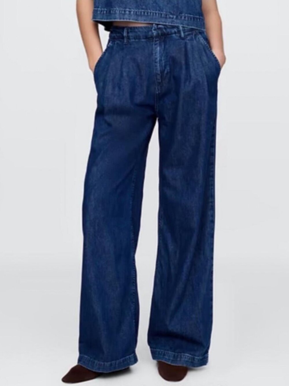 Gap's Petite 365 High Rise UltraSoft Pleated Denim Trousers | 24P